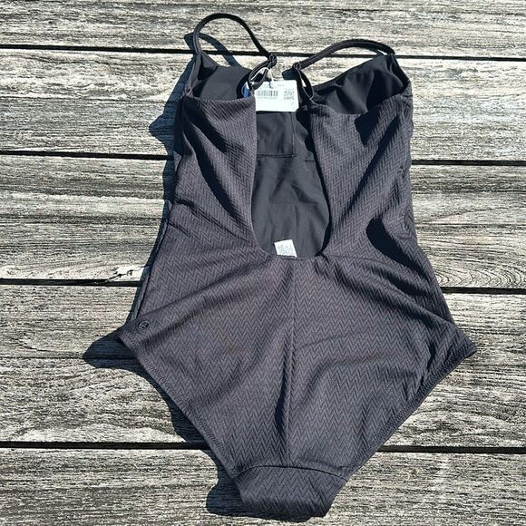 Lululemon Waterside Chevron One-Piece Swimsuit‎ B/C Cup Black XS NWT - Picture 2 of 8